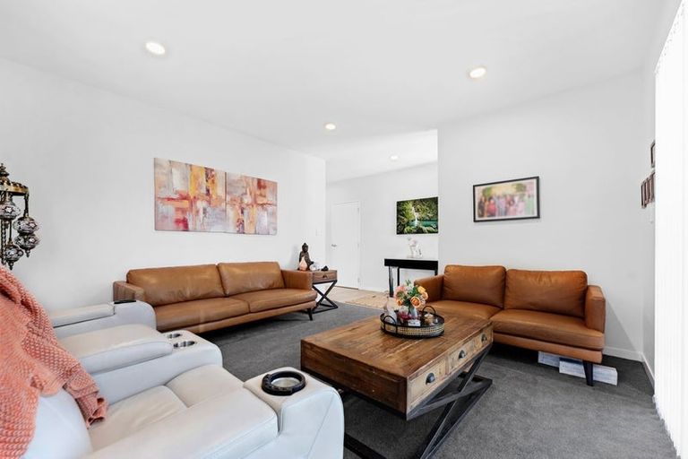 Photo of property in 13 Hollowout Street, Takanini, 2112