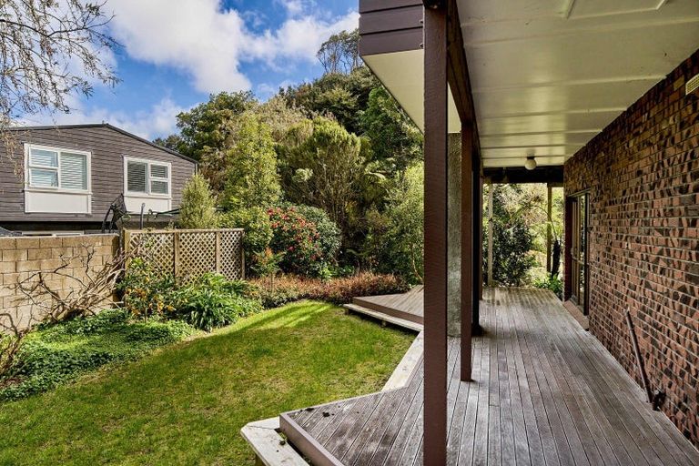 Photo of property in 2 Lady Bell Grove, Lowry Bay, Lower Hutt, 5013