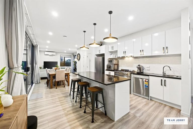 Photo of property in 15 Te Aparangi Road, Papakura, 2110