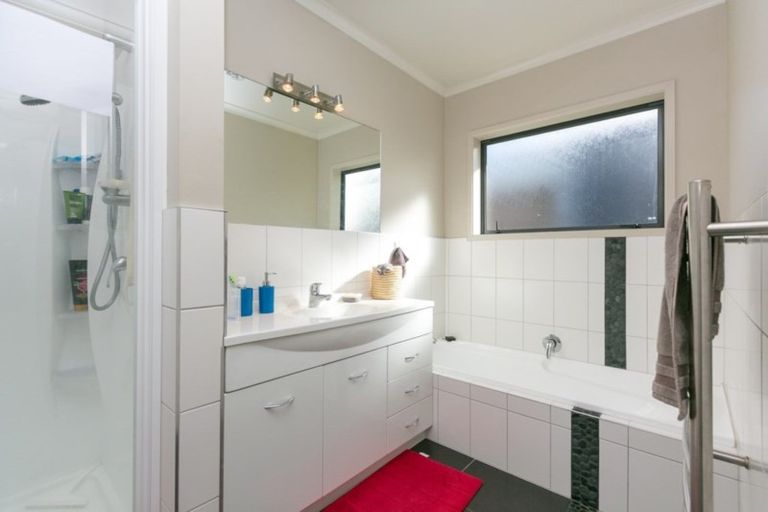 Photo of property in 5 Montrose Place, Highlands Park, New Plymouth, 4312