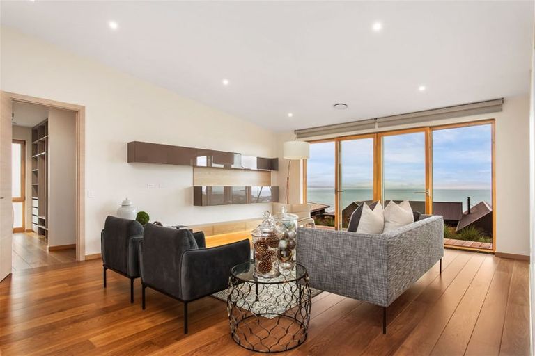 Photo of property in 6 Sowerby Place, Richmond Hill, Christchurch, 8081