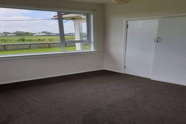 Photo of property in 69 Collingwood Street, Eltham, 4322