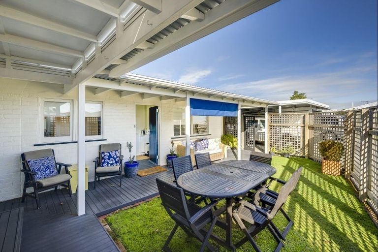 Photo of property in 206 Lyndon Road West, Hastings, 4122