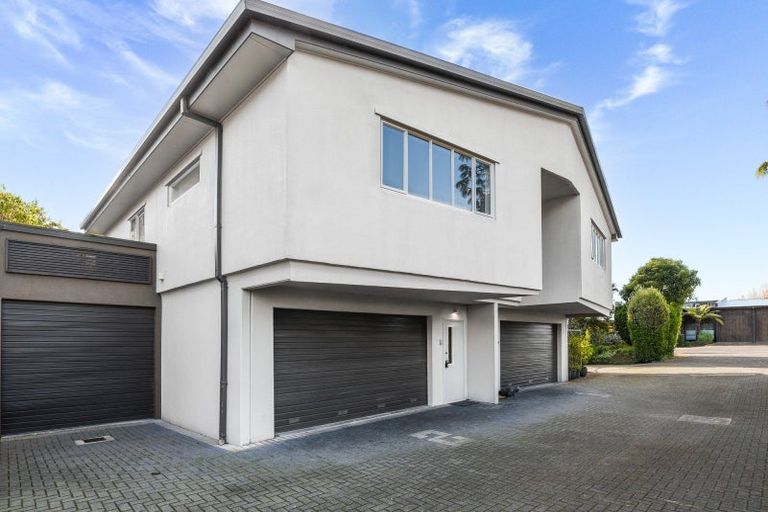 Photo of property in 2/15 Tarawera Road, Lynmore, Rotorua, 3010
