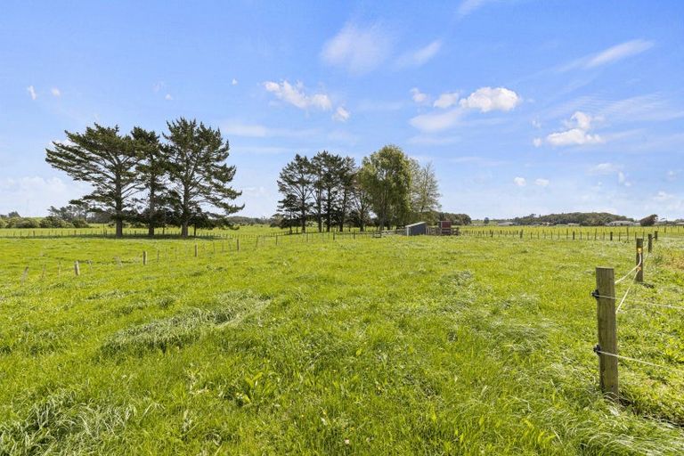 Photo of property in 124 Lower King Road, Tarurutangi, New Plymouth, 4372