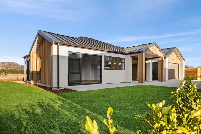 Photo of property in 14a Marjon Drive, Wanaka, 9305