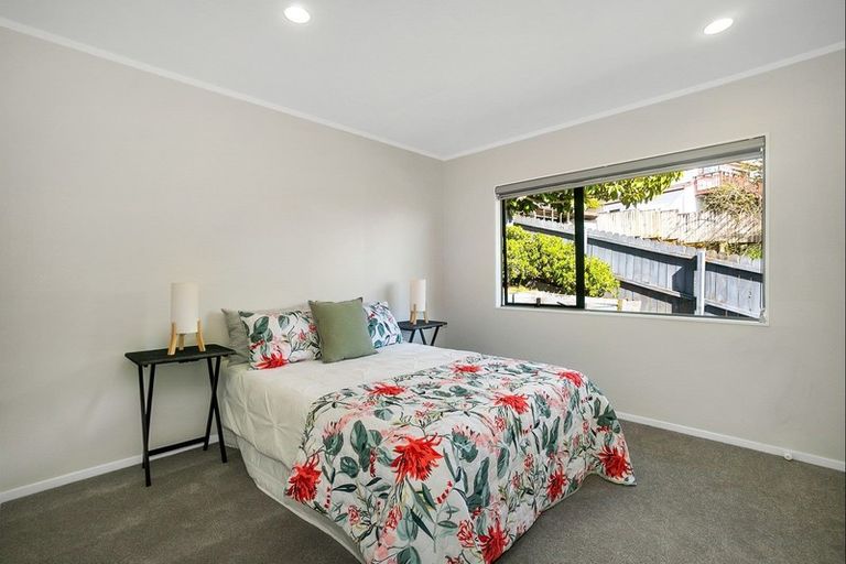 Photo of property in 1/4 De Havilland Drive, Goodwood Heights, Auckland, 2105