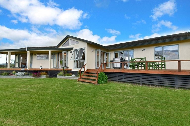 Photo of property in 100 South Head Road, South Head, Helensville, 0874