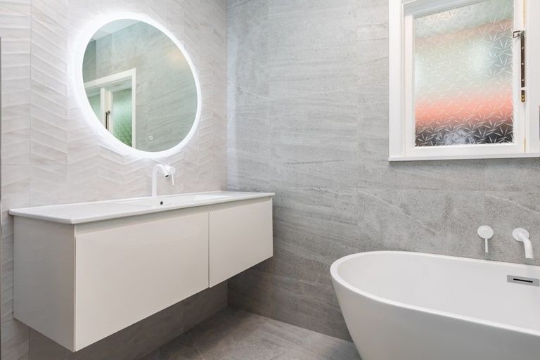 Photo of property in 94 Avondale Road, Avondale, Christchurch, 8061