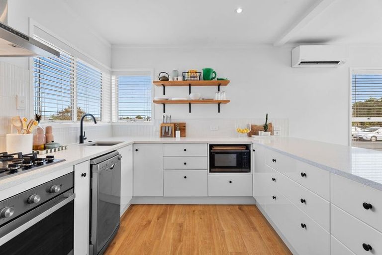 Photo of property in 1/181 Forrest Hill Road, Forrest Hill, Auckland, 0620