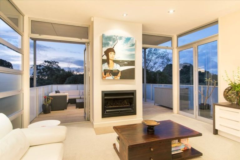 Photo of property in 10 Barrister Avenue, Mount Roskill, Auckland, 1042