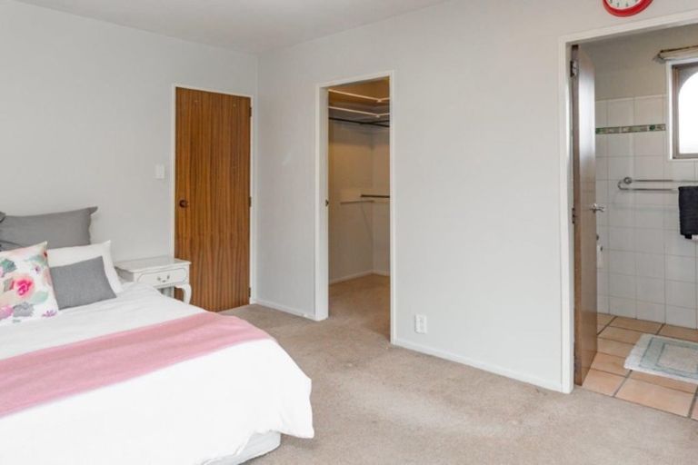 Photo of property in 6 Montclare Avenue, Ilam, Christchurch, 8041