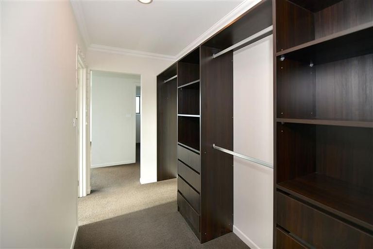 Photo of property in 16 Fernhill Way, Oteha, Auckland, 0632