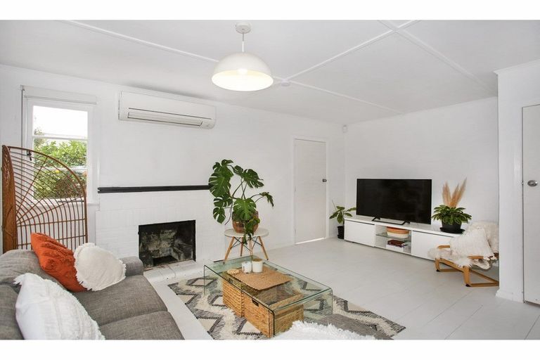 Photo of property in 43 Takanini Road, Takanini, 2112