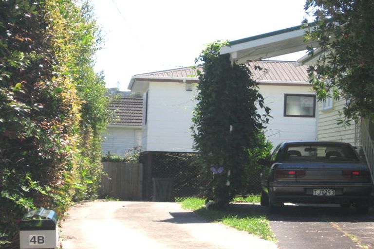 Photo of property in 2/4 Winifred Avenue, Bayview, Auckland, 0629