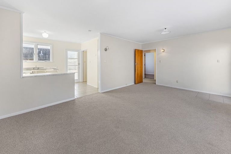 Photo of property in 3/222 Edmonton Road, Te Atatu South, Auckland, 0610