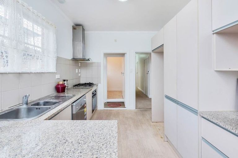 Photo of property in 7 Griffen Park Road, Mount Roskill, Auckland, 1041