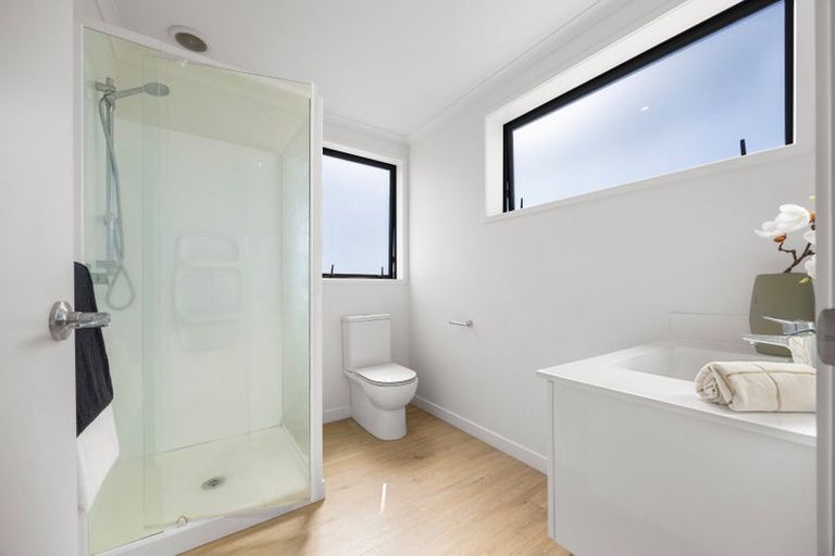 Photo of property in 8/5 Peachgrove Road, Te Atatu Peninsula, Auckland, 0610