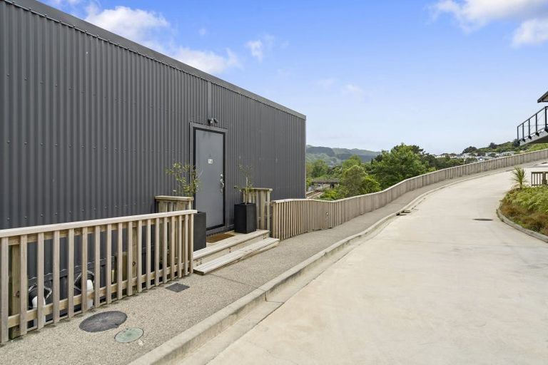 Photo of property in 14 Ara Patukawenga, Tawa, Wellington, 5028