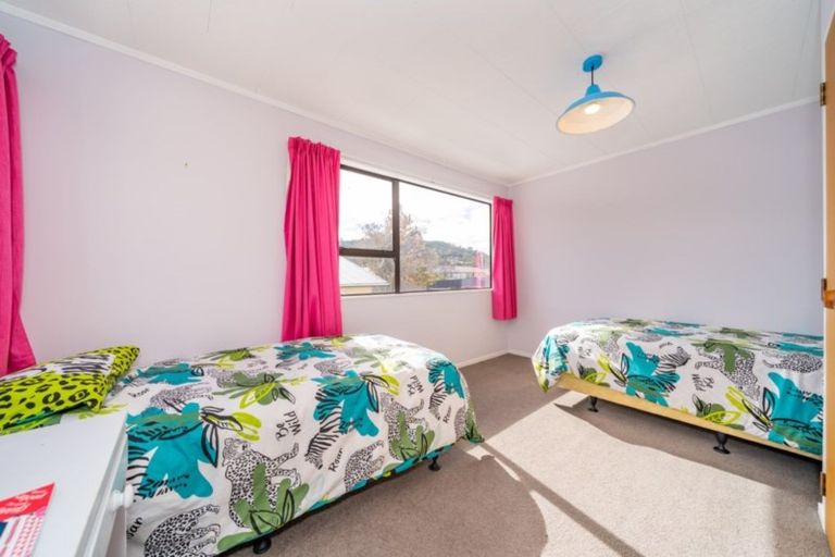 Photo of property in 25 Roband Crescent, Brown Owl, Upper Hutt, 5018