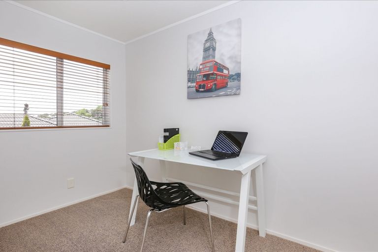 Photo of property in 8 Woodfern Crescent, Titirangi, Auckland, 0604