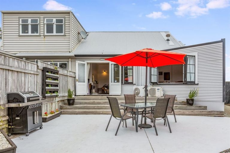 Photo of property in 4 Rodney Street, Northland, Wellington, 6012