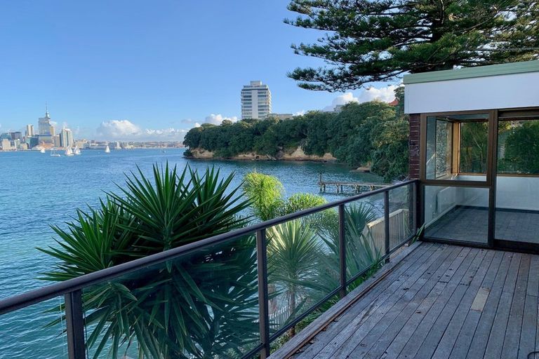 Photo of property in 5 Stanley Point Road, Stanley Point, Auckland, 0624