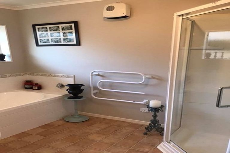 Photo of property in 14 Kennedy Place, Waikanae Beach, Waikanae, 5036