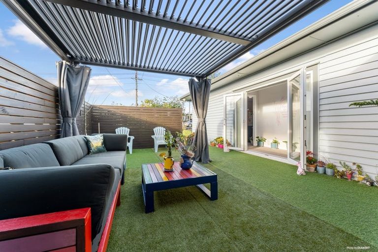 Photo of property in 36 Savoy Road, Glen Eden, Auckland, 0602