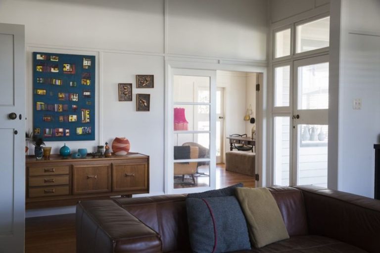 Photo of property in 45 Napier Terrace, Hospital Hill, Napier, 4110