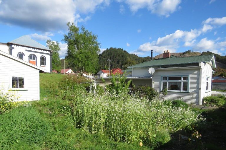 Photo of property in 35 Walsh Street, Reefton, 7830