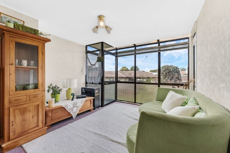 Photo of property in 6 Youngs Road, Papakura, 2110