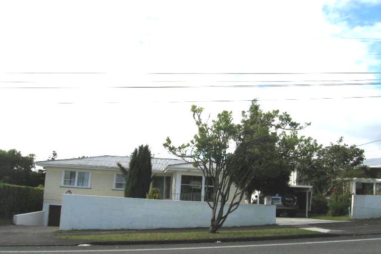 Photo of property in 132 View Road, Sunnyvale, Auckland, 0612