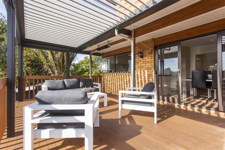 Photo of property in 2/121 Forrest Hill Road, Forrest Hill, Auckland, 0620