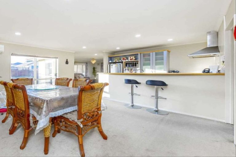 Photo of property in 12 Ironstone Place, Randwick Park, Auckland, 2105