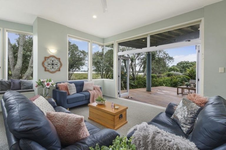 Photo of property in 6 Catania Place, Conifer Grove, Takanini, 2112