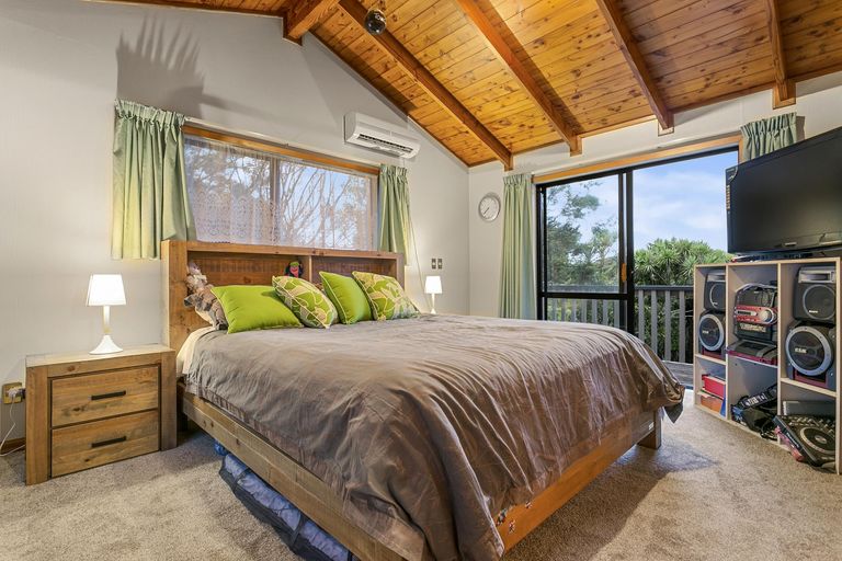 Photo of property in 39 Turanga Road, Henderson Valley, Auckland, 0612