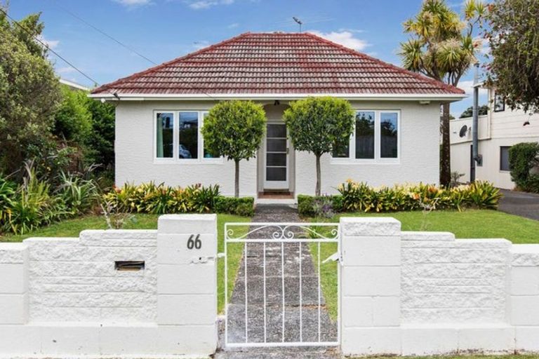 Photo of property in 66 Beach Haven Road, Beach Haven, Auckland, 0626