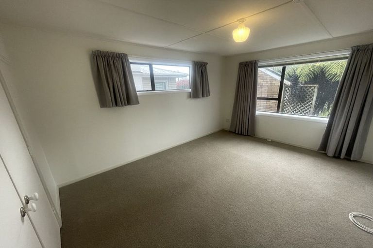 Photo of property in 15 Hall Grove, Ebdentown, Upper Hutt, 5018