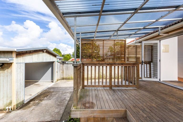 Photo of property in 18 Garelja Road, Henderson, Auckland, 0612