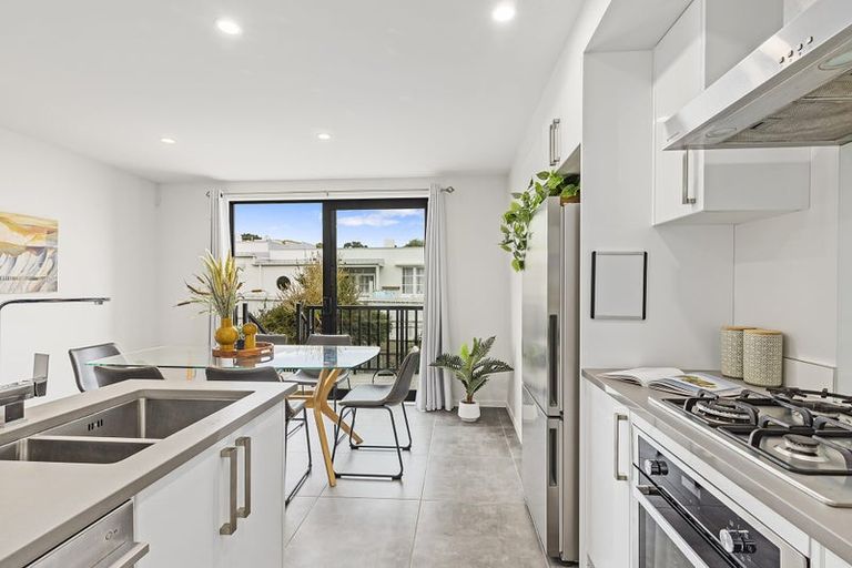 Photo of property in 77b Herald Street, Berhampore, Wellington, 6023