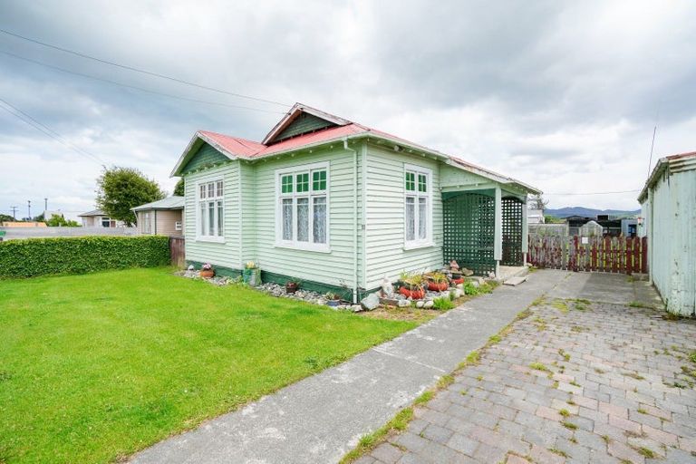 Photo of property in 11 Clifden Highway, Tuatapere, 9620