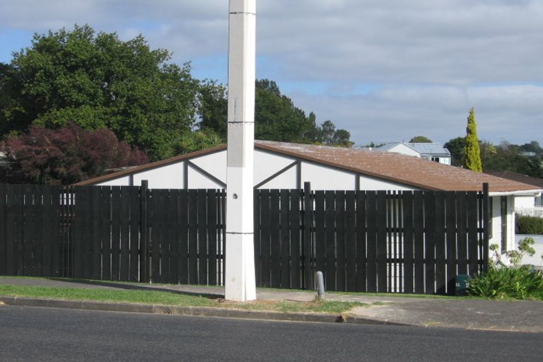 Photo of property in 1/6a Manuka Road, Glenfield, Auckland, 0629