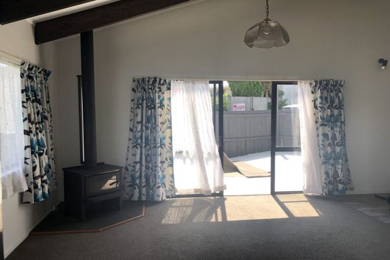 Photo of property in 4a Pokapu Place, Bethlehem, Tauranga, 3110