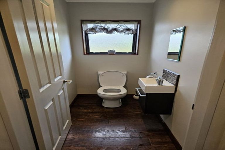 Photo of property in 94 Pohutukawa Drive, Levin, 5571