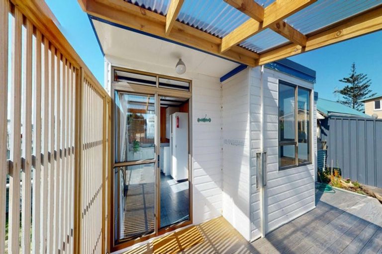 Photo of property in 26 Seafront Road, Castlecliff, Whanganui, 4501