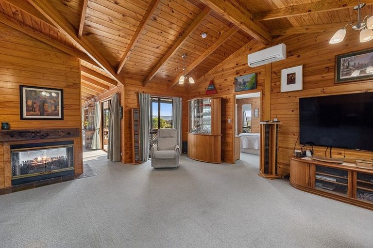 Photo of property in 76 Brick Bay Drive, Sandspit, Warkworth, 0982