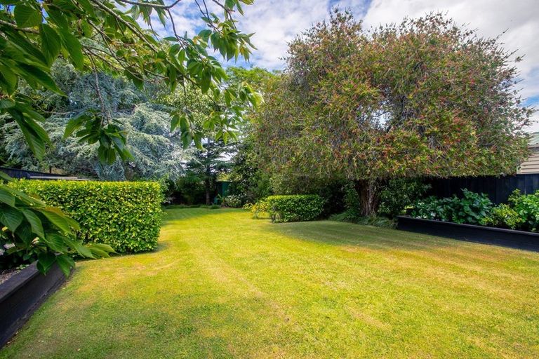 Photo of property in 11 Pasadena Avenue, Point Chevalier, Auckland, 1022