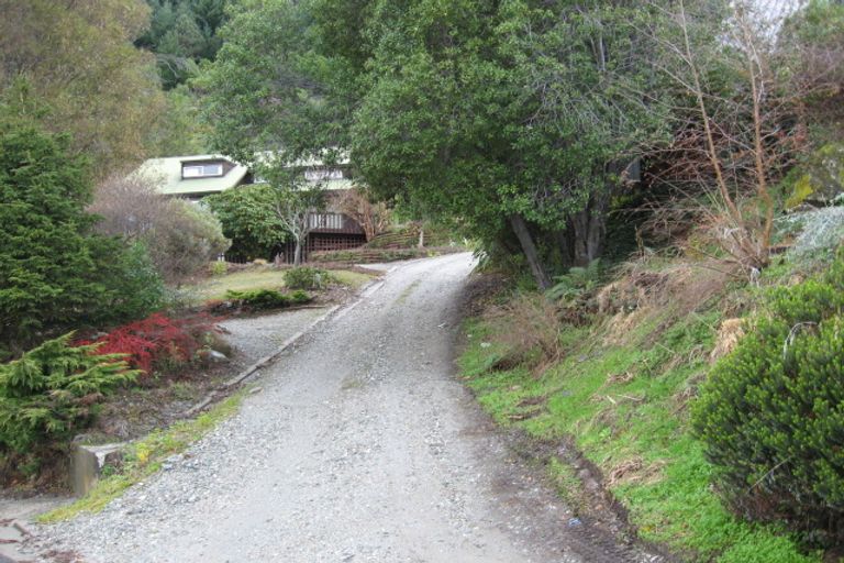 Photo of property in 15 Evergreen Place, Sunshine Bay, Queenstown, 9300