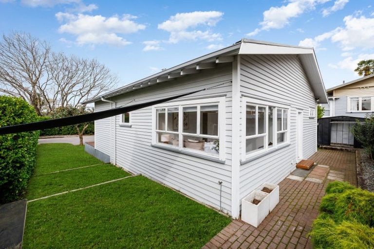 Photo of property in 132 Forest Lake Road, Forest Lake, Hamilton, 3200